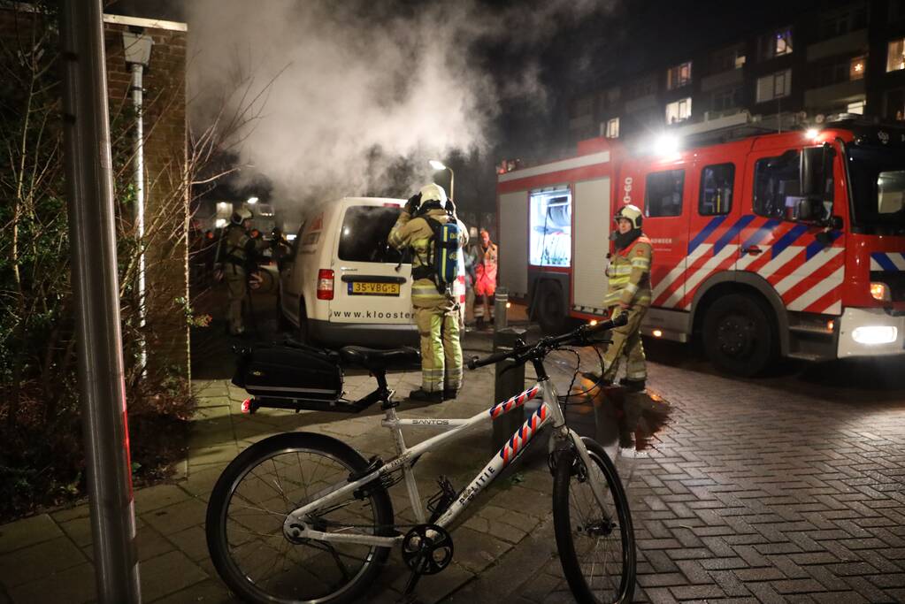 Brand in bestelbus snel onder controle