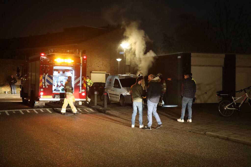 Brand in bestelbus snel onder controle