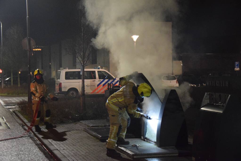 Veel rook bij brand in ondergrondse container