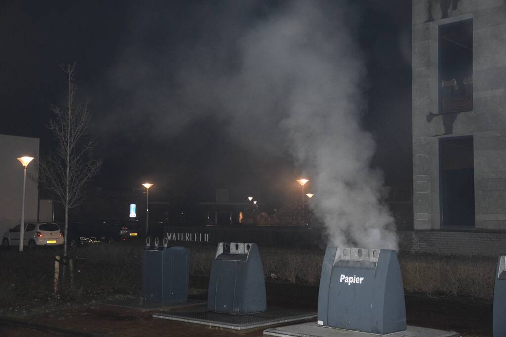 Veel rook bij brand in ondergrondse container
