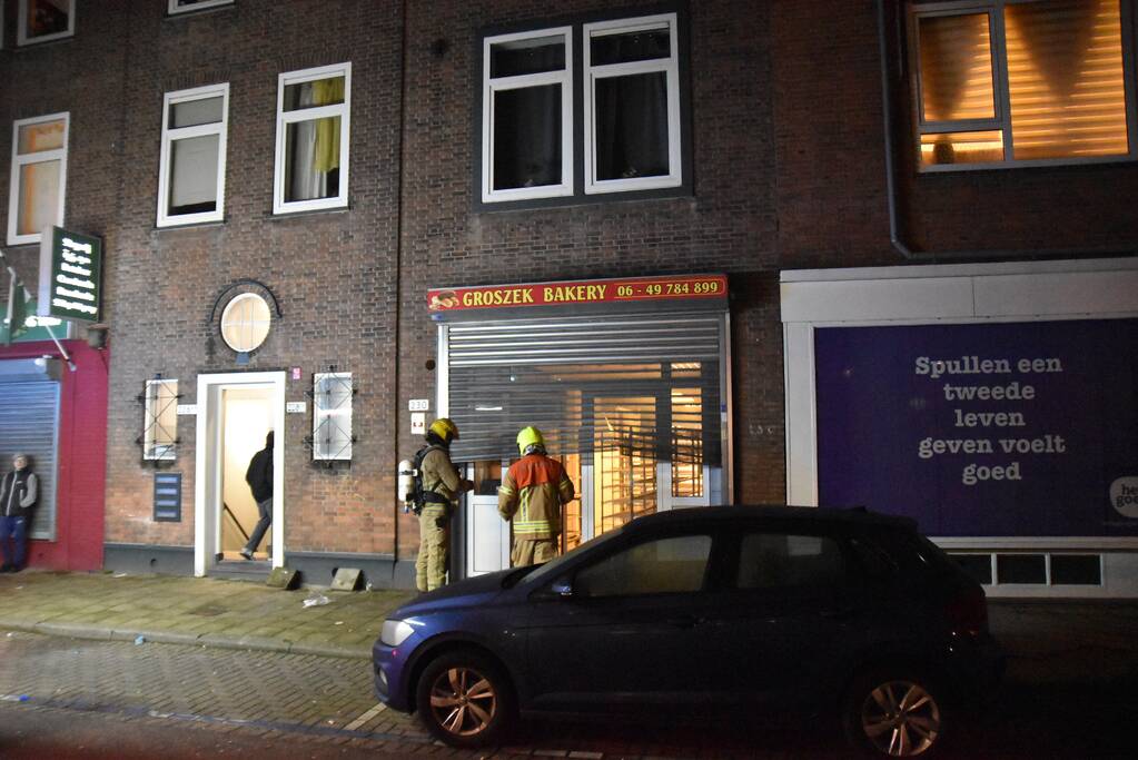 Twee bestelbussen uitgebrand bij bakkerij