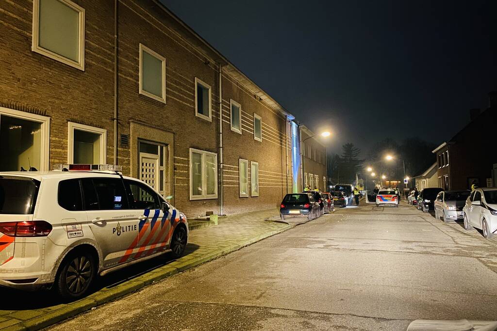 Auto opgeblazen door zwaar vuurwerk