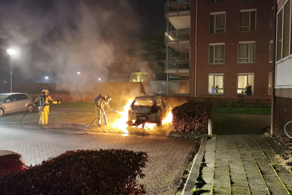 Auto volledig verwoest door brand