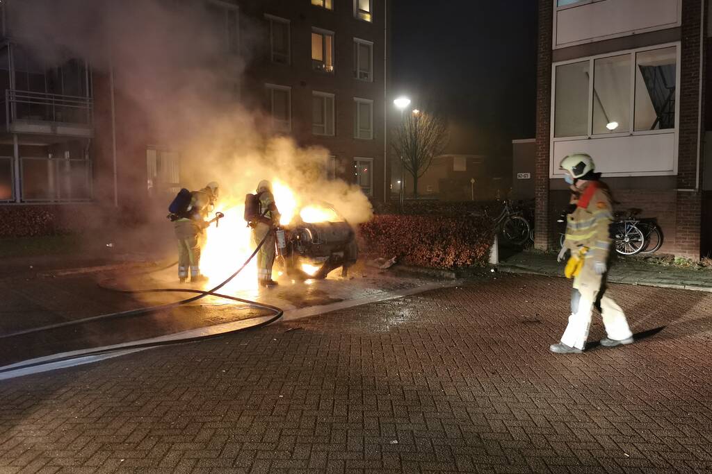 Auto volledig verwoest door brand