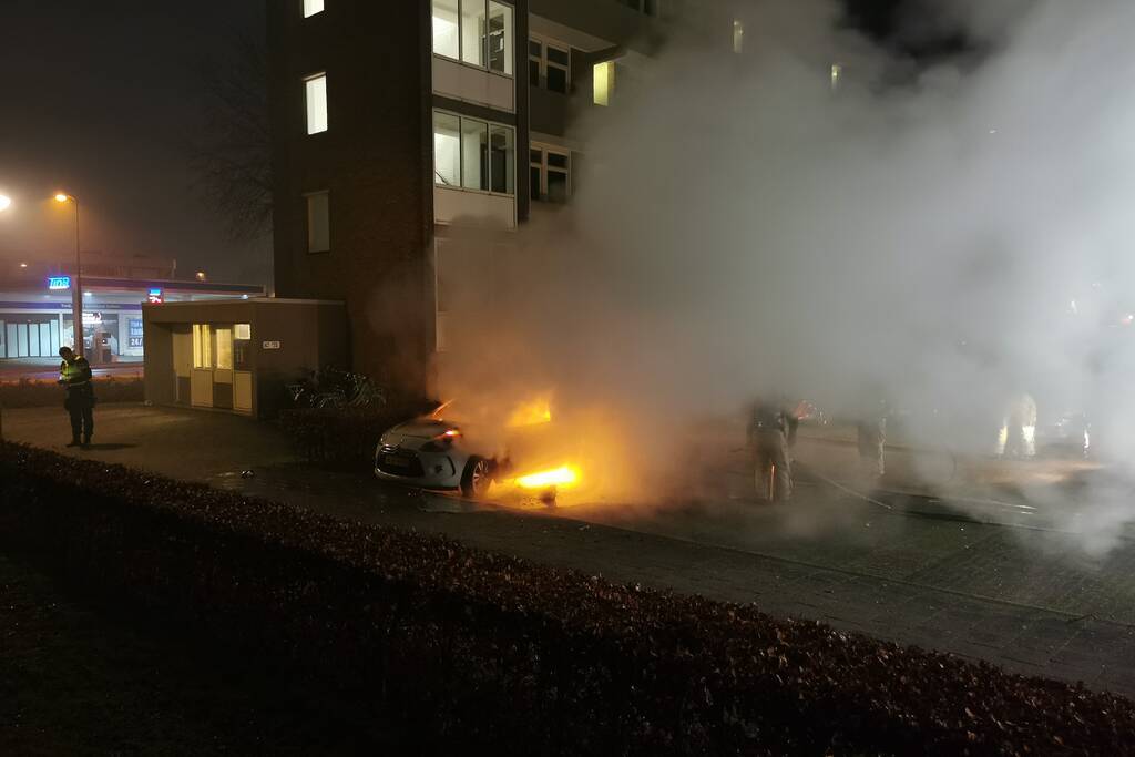 Auto volledig verwoest door brand