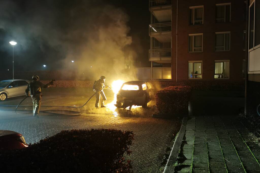 Auto volledig verwoest door brand