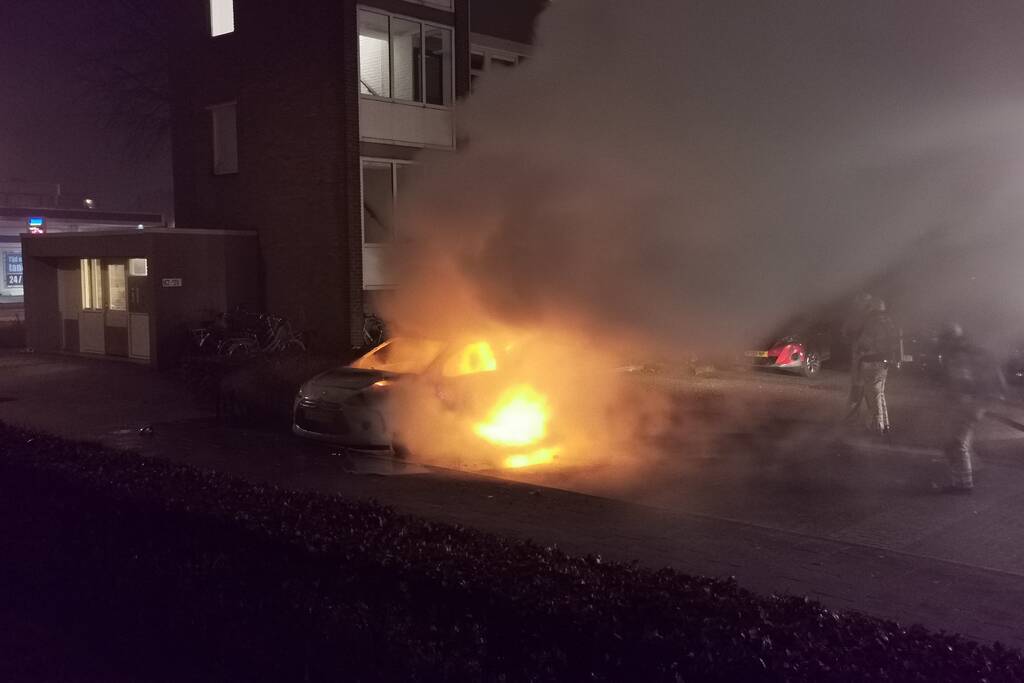 Auto volledig verwoest door brand