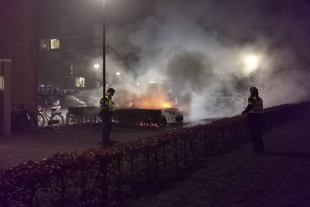 Auto volledig verwoest door brand