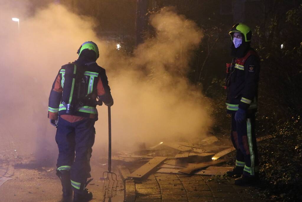 Stapel hout in brand gestoken