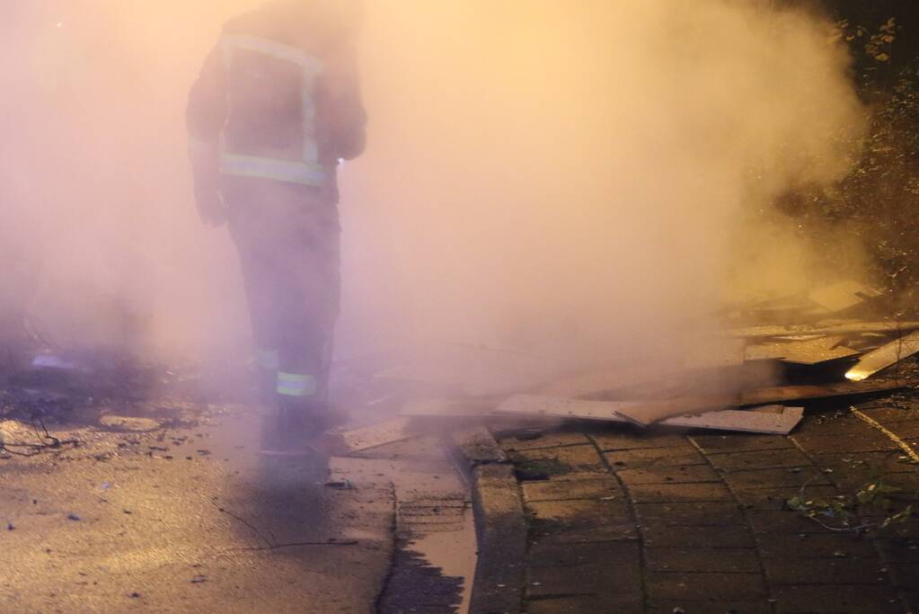 Stapel hout in brand gestoken