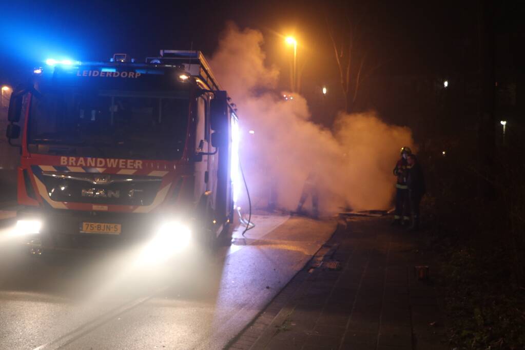 Stapel hout in brand gestoken