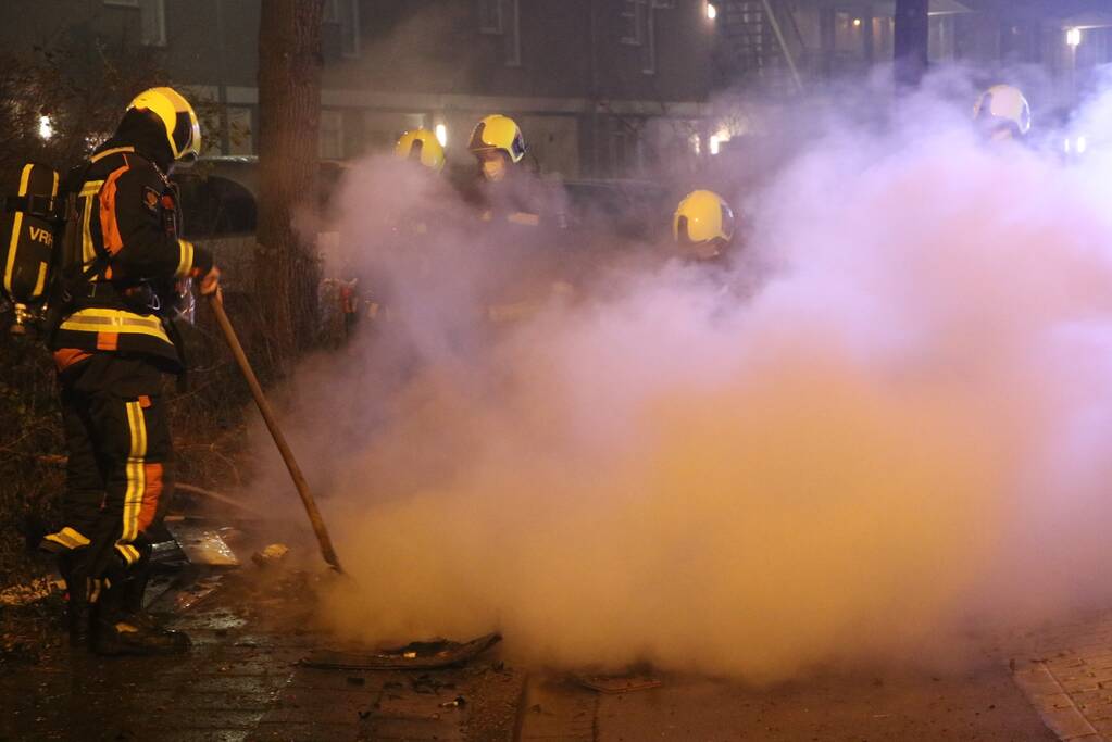 Stapel hout in brand gestoken