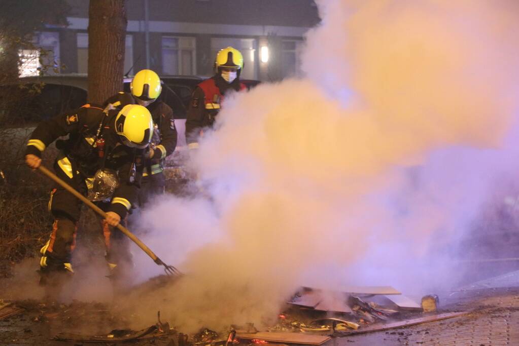 Stapel hout in brand gestoken