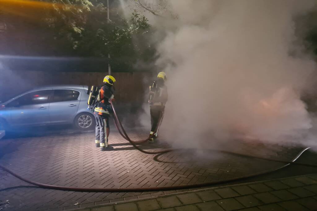 Auto volledig verwoest door brand