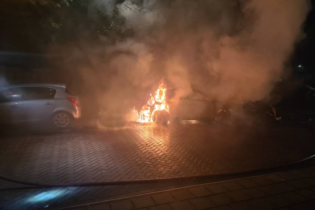 Auto volledig verwoest door brand