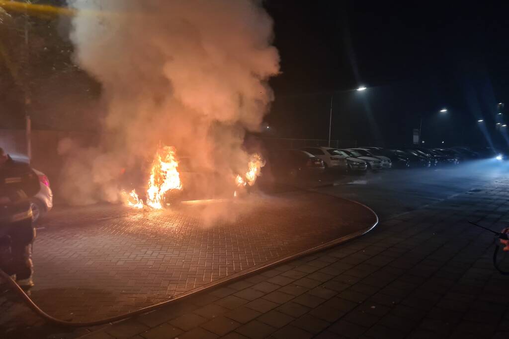 Auto volledig verwoest door brand