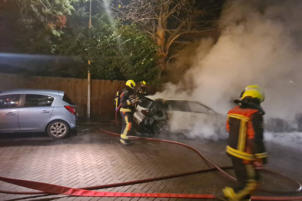 Auto volledig verwoest door brand