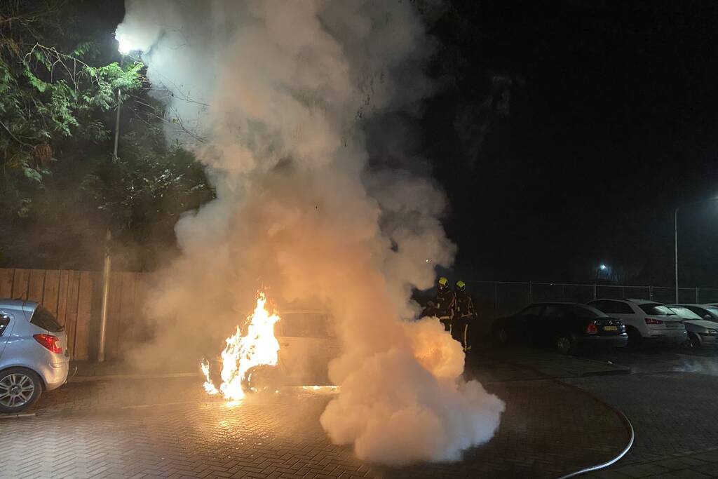 Auto volledig verwoest door brand