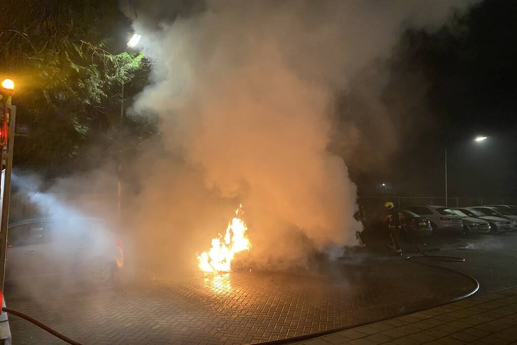 Auto volledig verwoest door brand