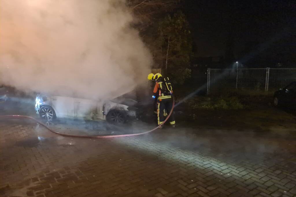 Auto volledig verwoest door brand