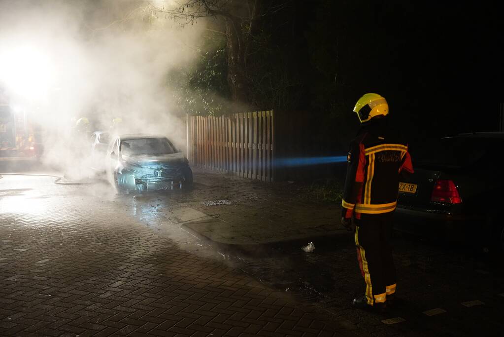 Auto volledig verwoest door brand