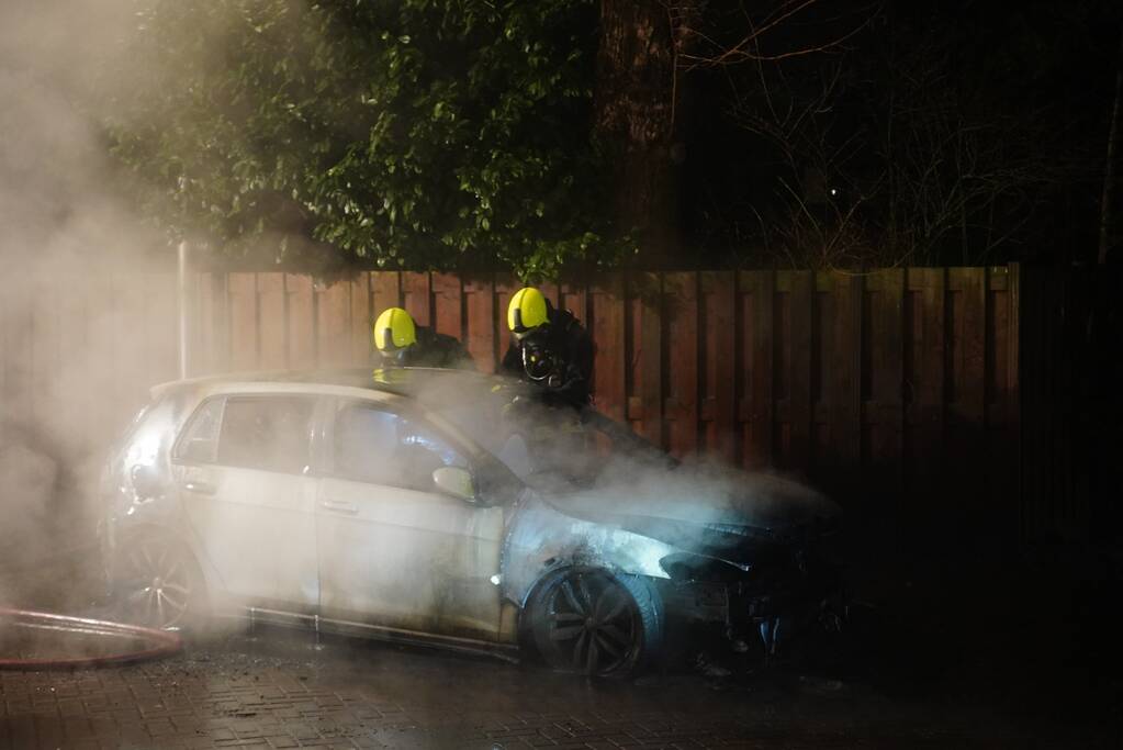 Auto volledig verwoest door brand