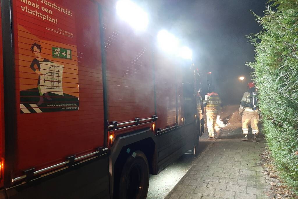 Vuurwerkafval in brand en snel geblust
