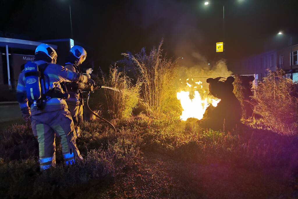 Beren op rotonde opgeblazen door vuurwerk