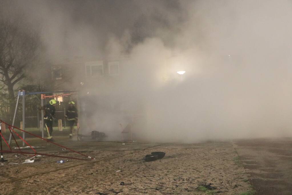 Scooter en parkeerautomaat verwoest door brand