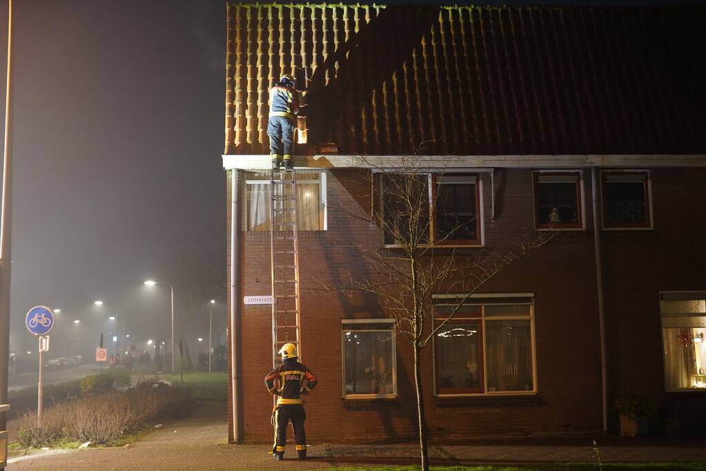 Dakpannen los op dak van woning