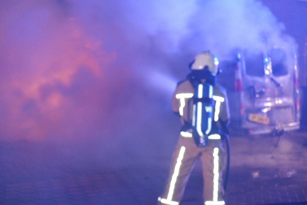 Bus verwoest door brand
