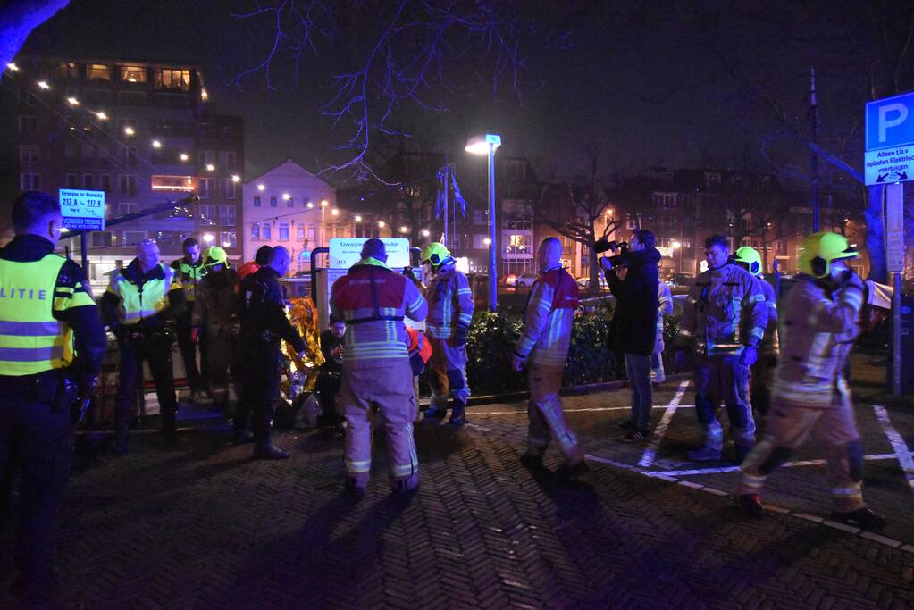 Brandweer redt man uit water