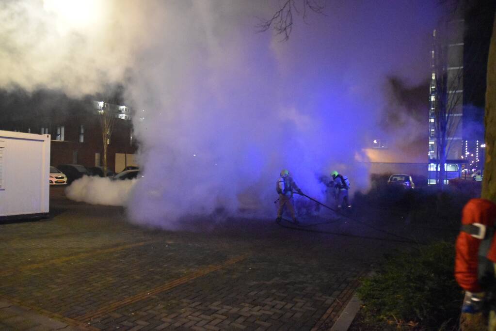 Auto in vlammen opgegaan