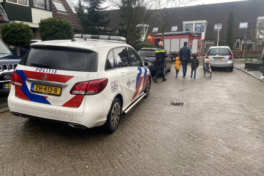 Afval in brand gevlogen zorgt voor gevaar woning