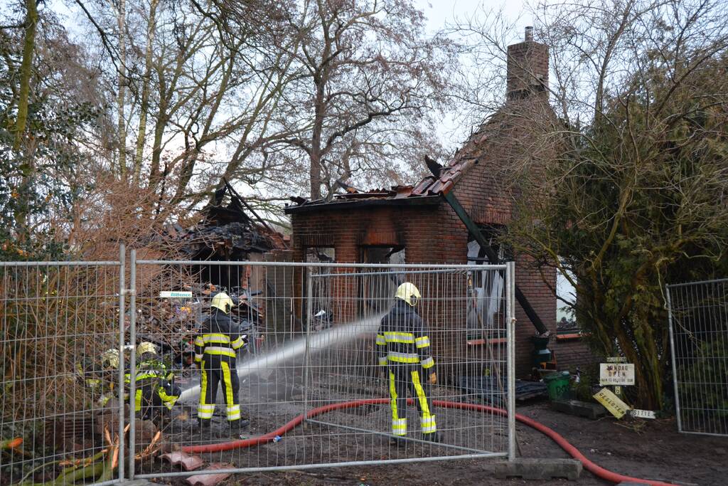 Dieren overleden bij woningbrand