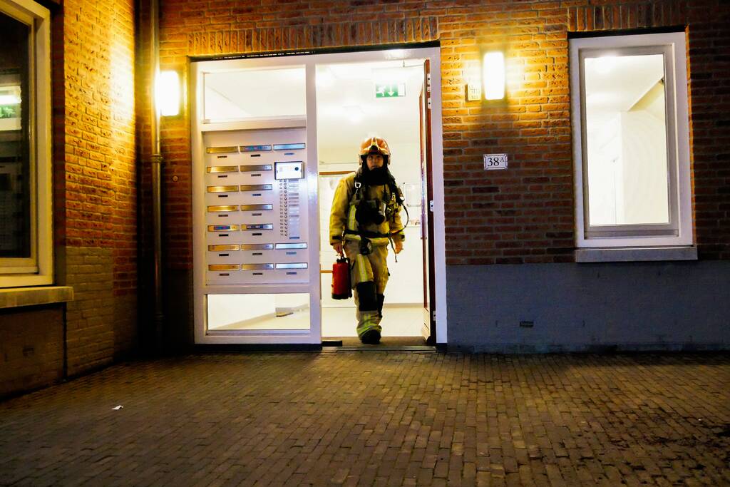 Deur opgebroken vanwege vlam in de pan