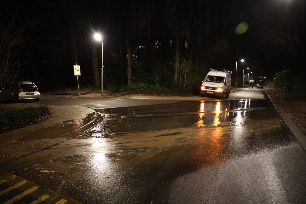 Stoep zakt weg door fors waterlek