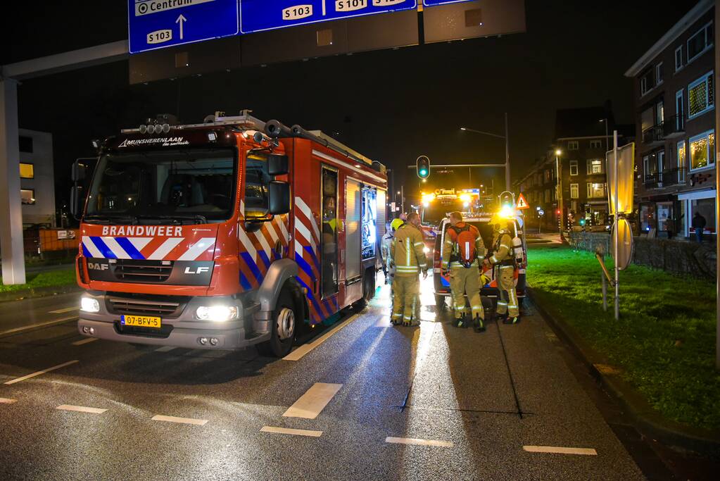 Bewoner ademt rook in bij keukenbrand