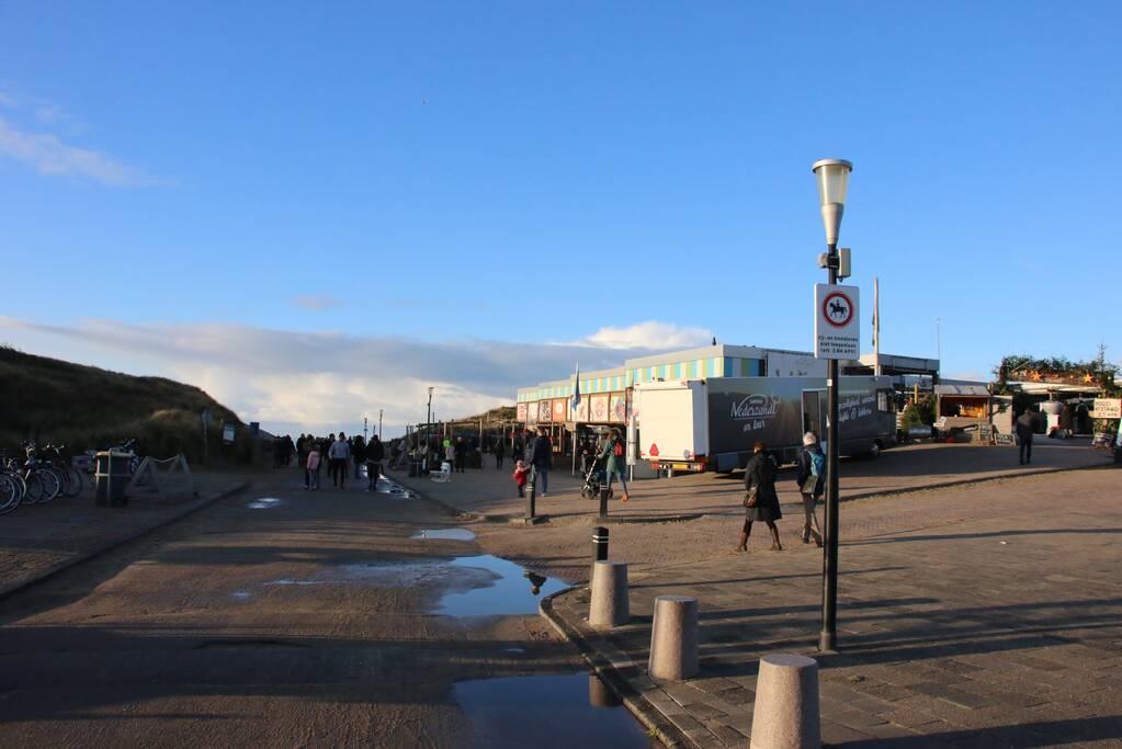 Mega drukte op strand ondanks maatregelen
