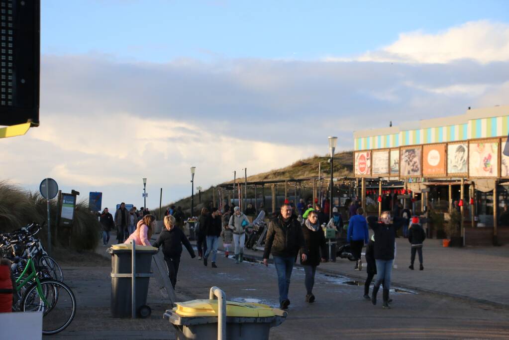 Mega drukte op strand ondanks maatregelen