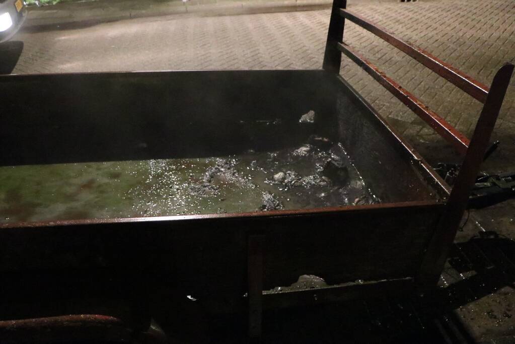 Aanhanger mogelijk in brand gestoken