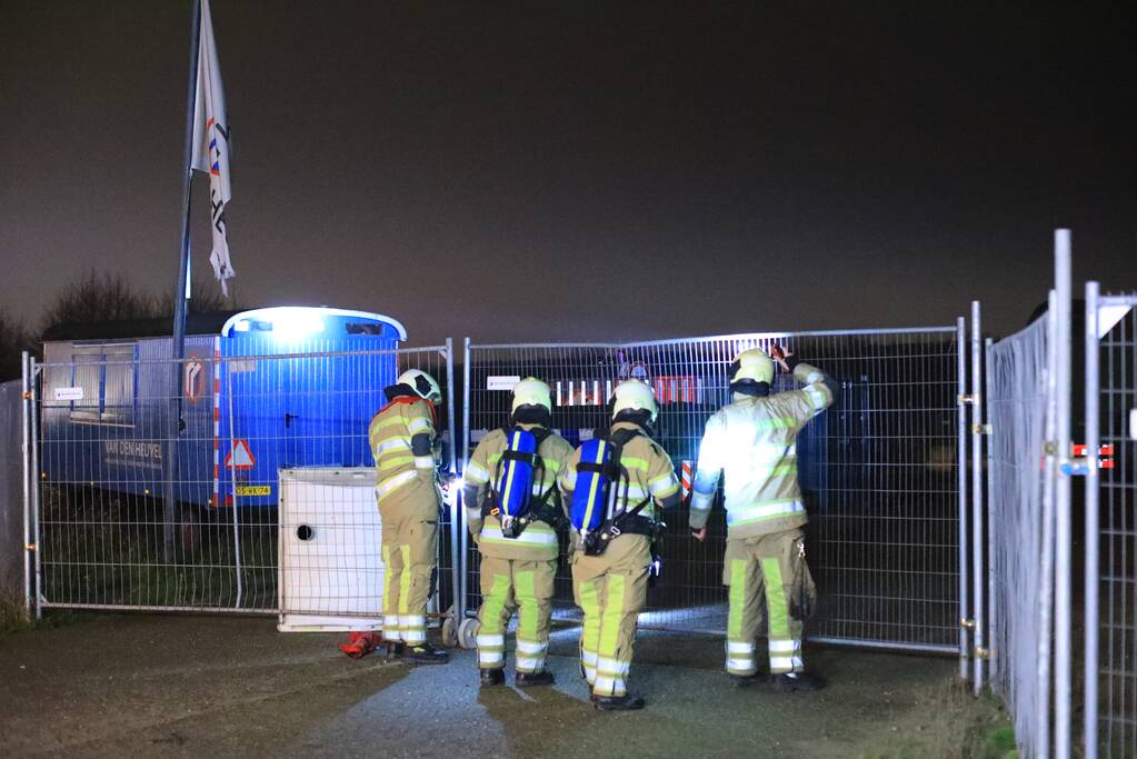 Bouwcontainer in brand gestoken