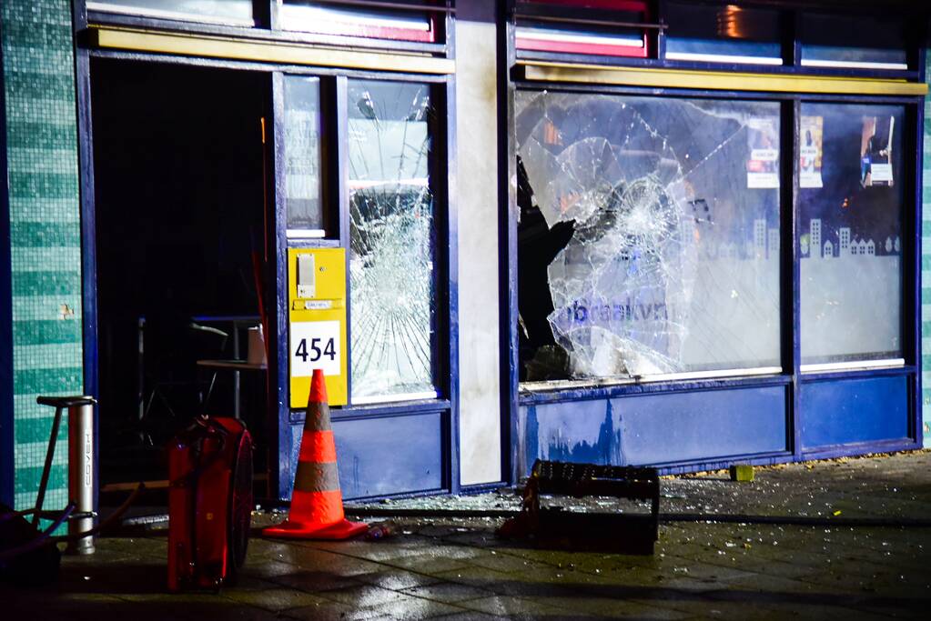 Brand na explosie in winkelpand