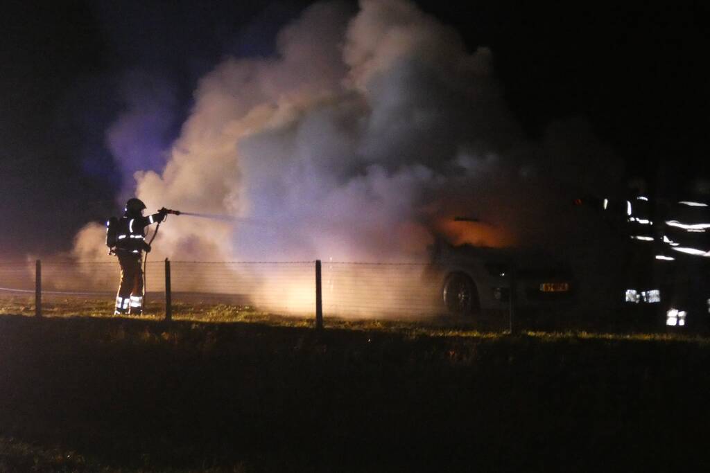 Auto volledig verwoest door brand
