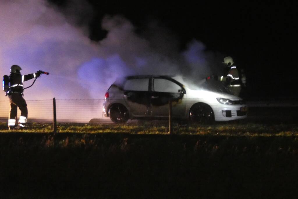 Auto volledig verwoest door brand