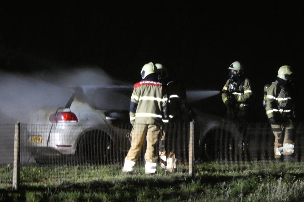 Auto volledig verwoest door brand