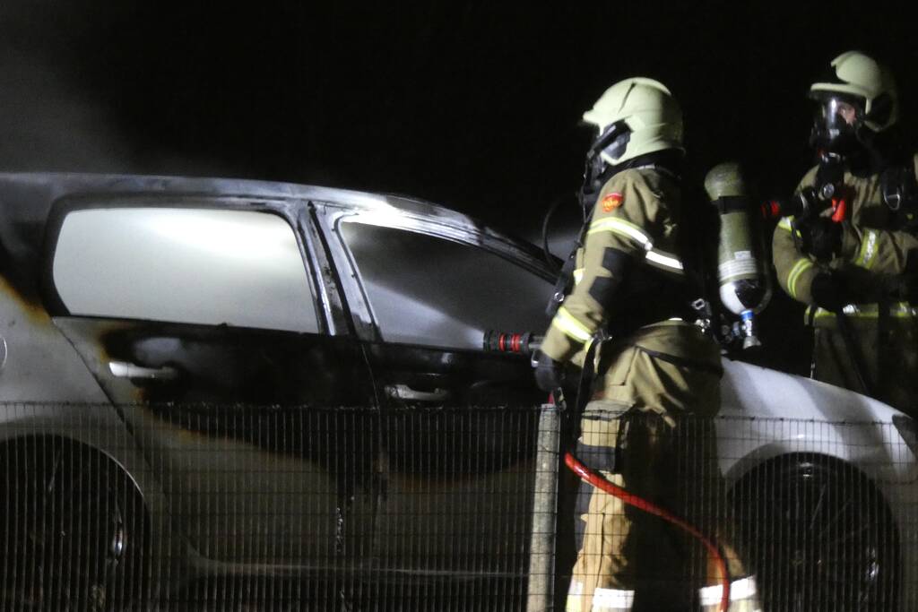 Auto volledig verwoest door brand