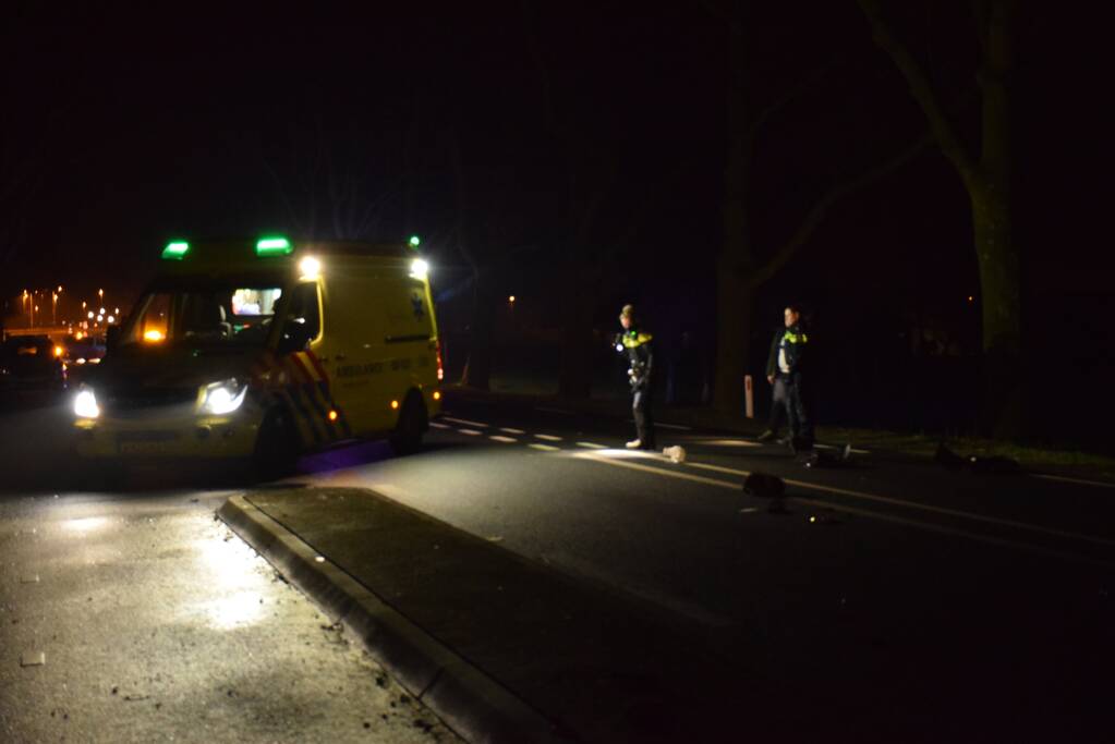 Scooterrijder ernstig gewond bij aanrijding met auto