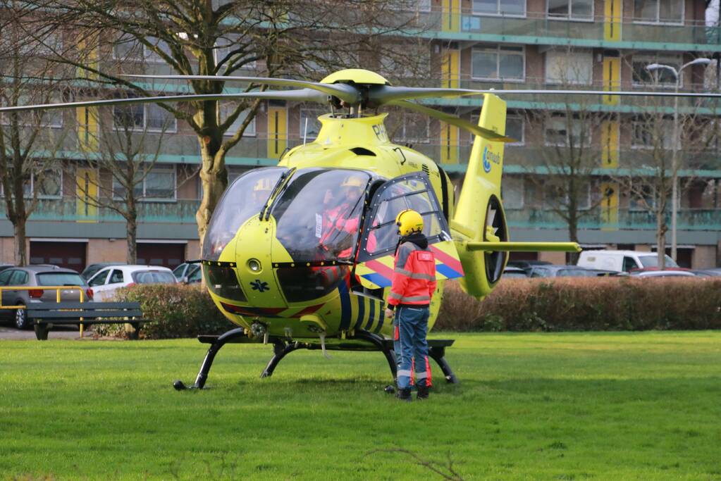 Traumahelikopter landt voor incident in woning