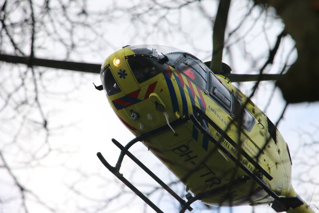 Traumahelikopter landt voor incident in woning